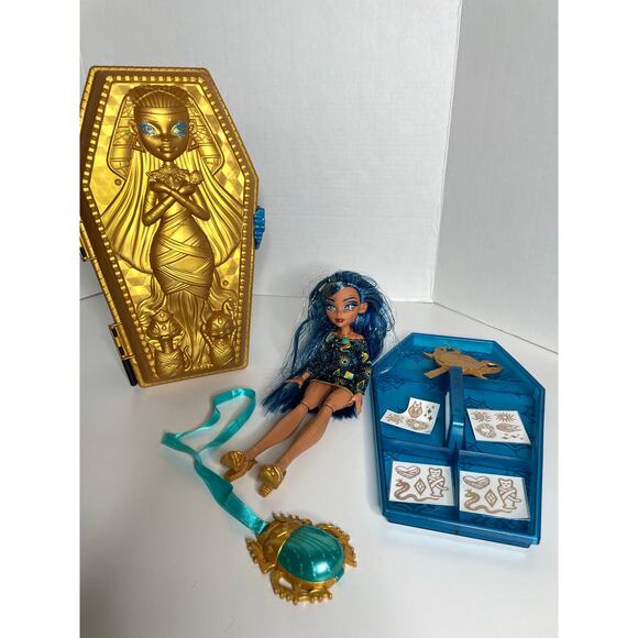 Monster High Cleo De Nile Golden Glam Case - Picture 1 of 11